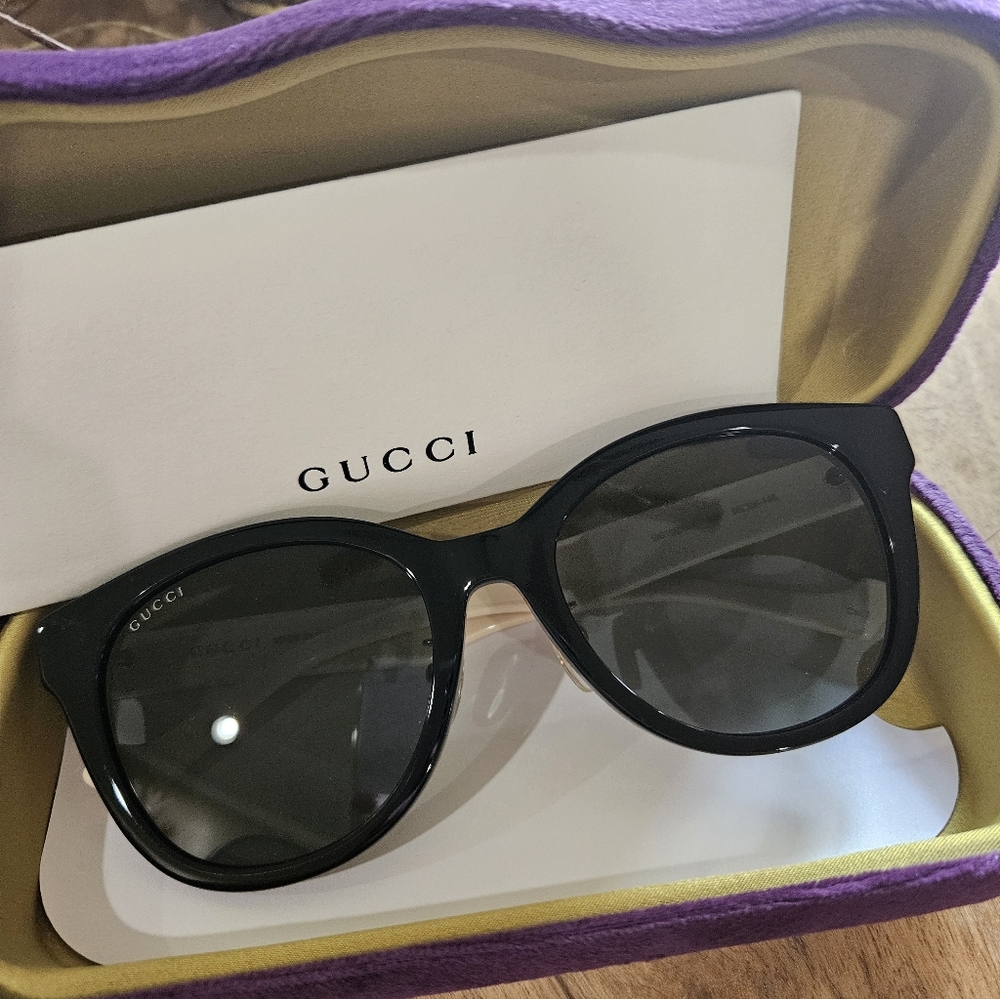New GUCCI Full Inclusion Sunglasses - Picture 10 of 12